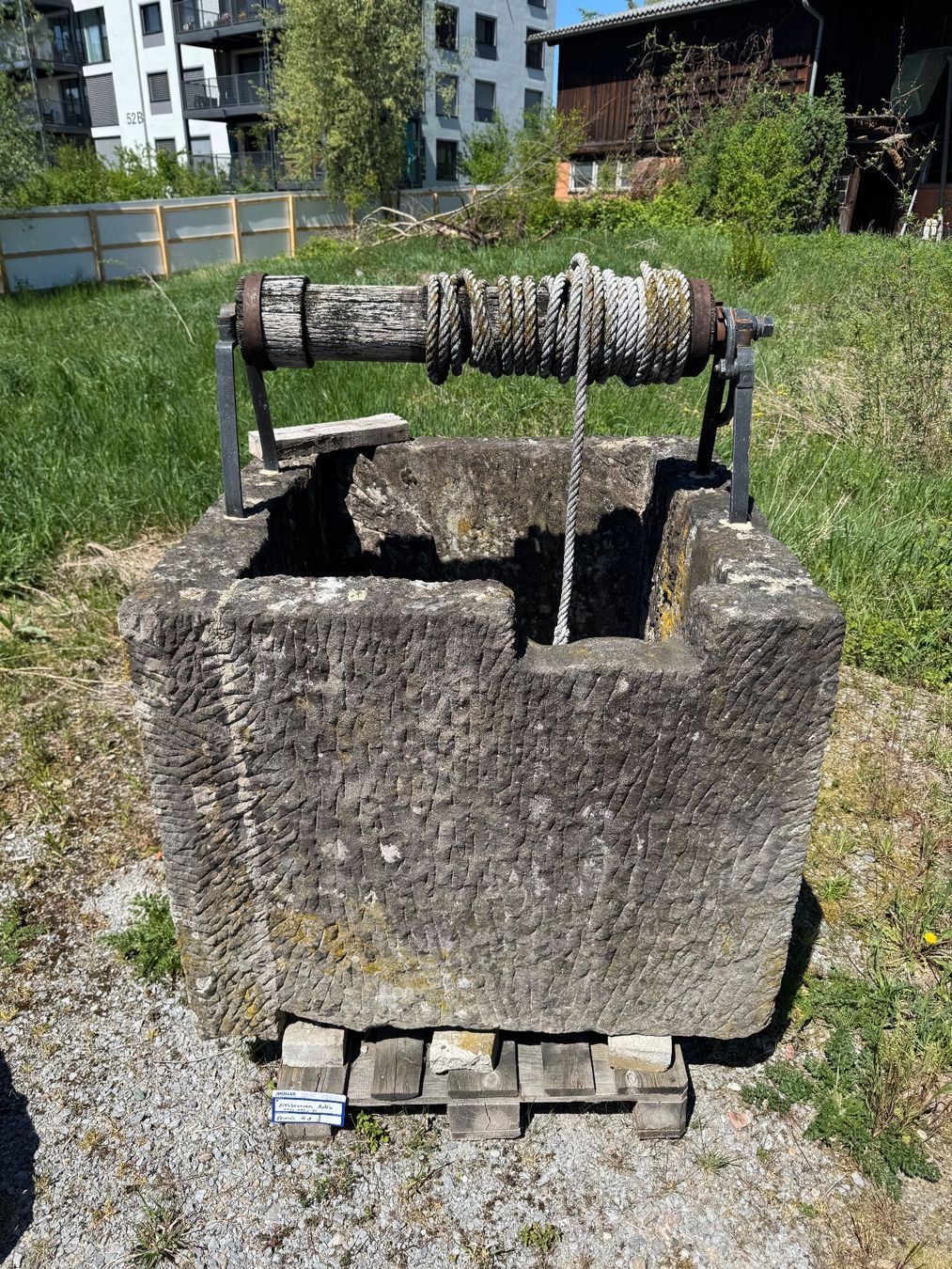 Teiche & Zierbrunnen: Ziehbrunnen aus Sandstein gespitzt – Gebraucht aus Neuhaus von Mueller_Naturstein 1