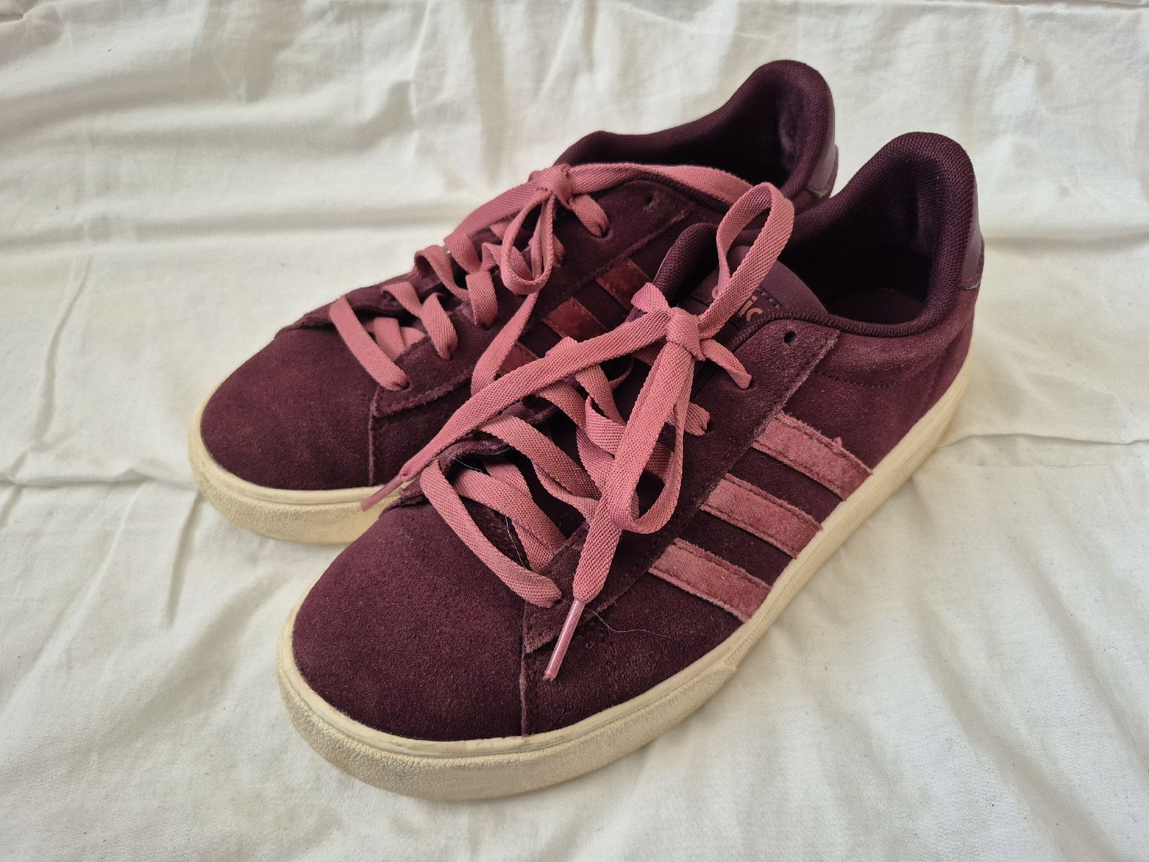 Adidas Damenschuhe: Baskets Adidas Campus bordeaux/rose – Gebraucht aus Meyrin von kka_b6jn