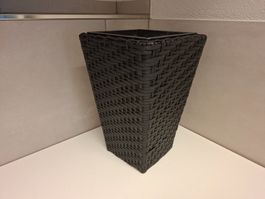 Pflanzentopf aus Rattan schwarz mit Einsatz