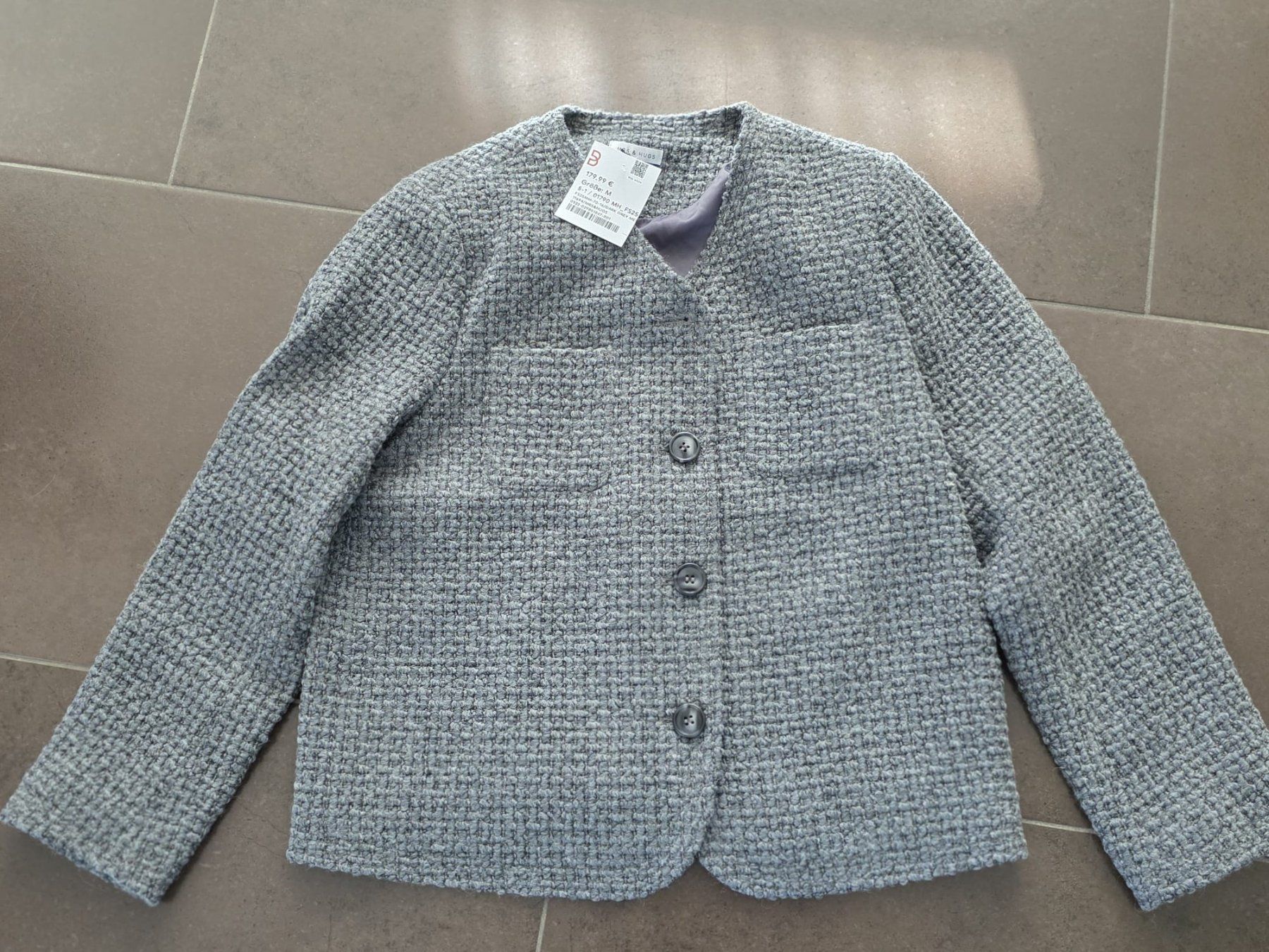Giacche: MRS & HUGS Jacke Dark grey Gr. M NEU – Nuovo e nell'imballaggio originale da Bennwil venduto da fawag