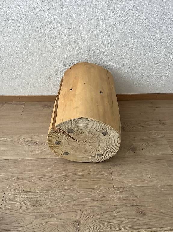 Tutte le decorazioni: Rondin de bois massif | tabouret ou table d?appoint – Usato da Lausanne venduto da Ariel_Zimann 3