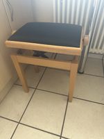 Hocker Holz mit schwarzem Sitz