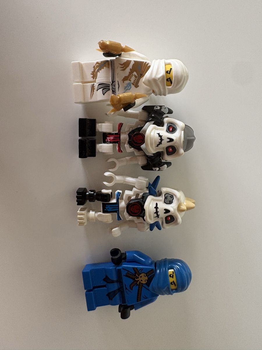 Lego Jouets: Lego Ninjago Figuren Set gebraucht – D'occasion à zuerich par Pschnellmann