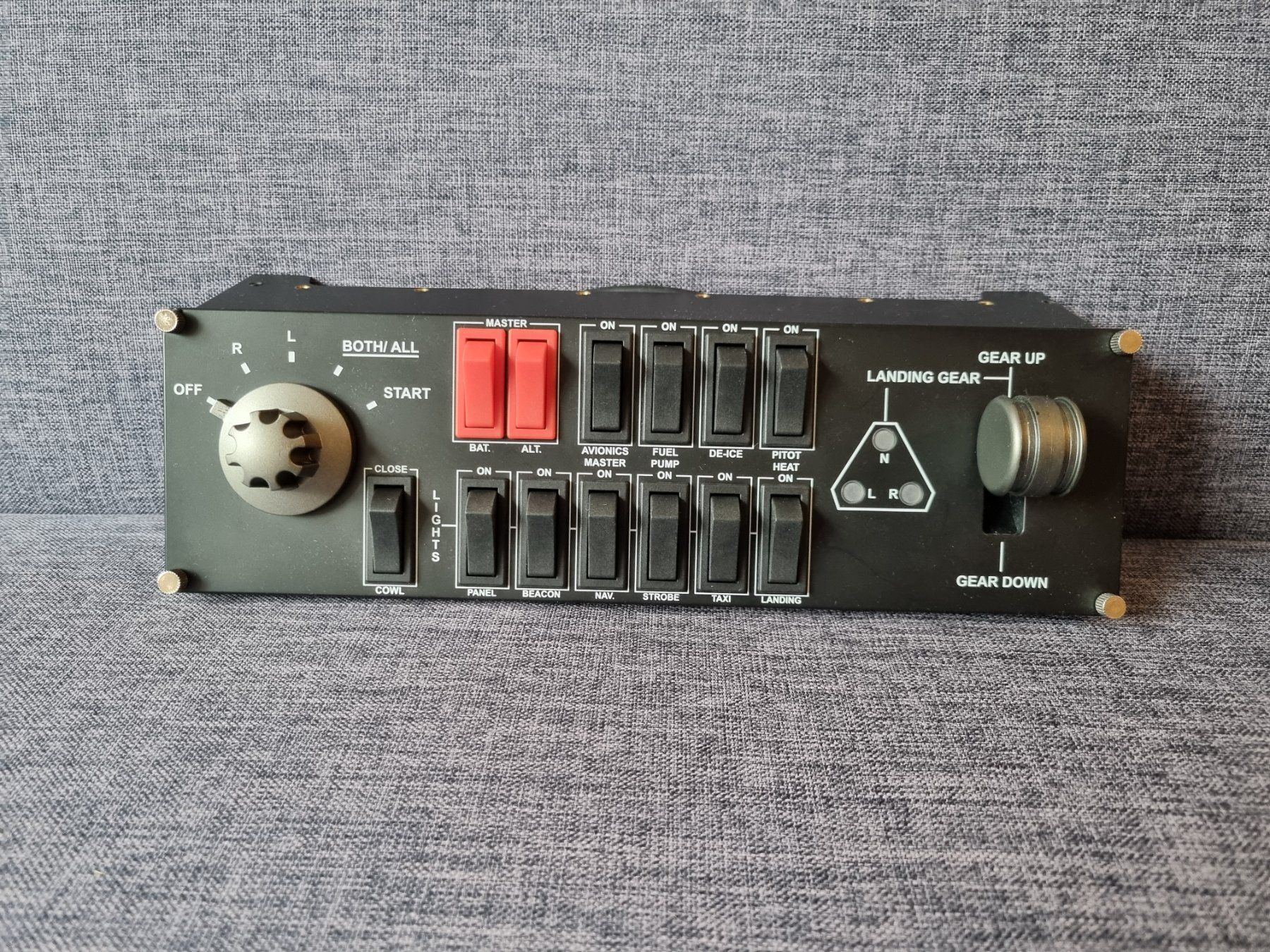 Controller: Logitech Flight Switch Panel – Gebraucht aus Ennenda von Maedli