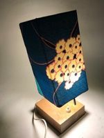 Tischlampe mit beweglichem Lampenschirm