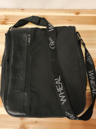 WHEAL Umhängetasche / Messenger Bag Schwarz(A97)