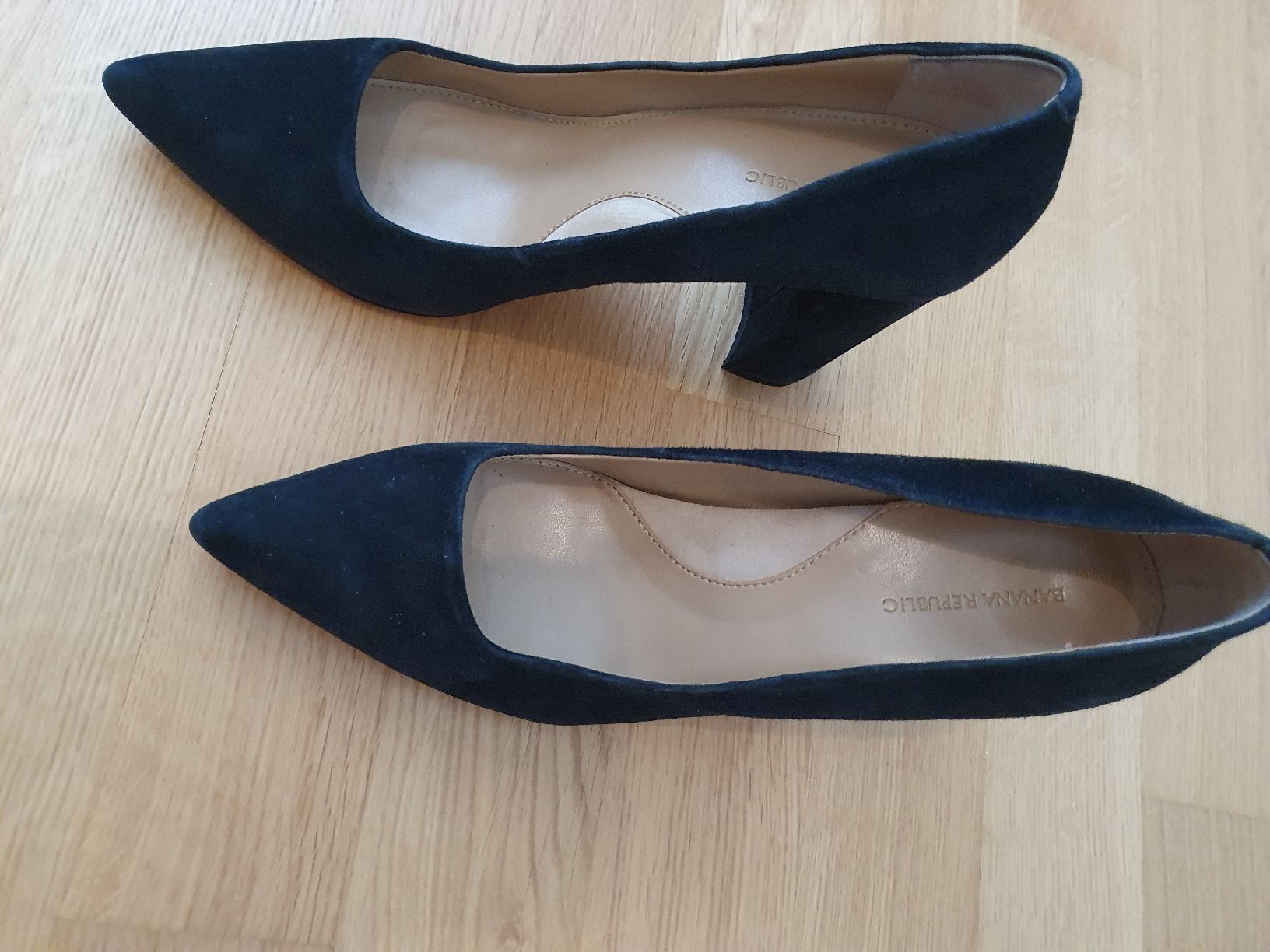 Banana Republic Damenschuhe: Schöner Pump schwarz wildleder – Gebraucht aus Wettingen von __Dom__ 1