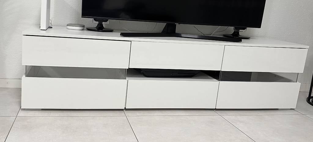 Gonser Mobili TV: Meuble TV blanc moderne, bon état – Usato da Boudry venduto da dam_88y6