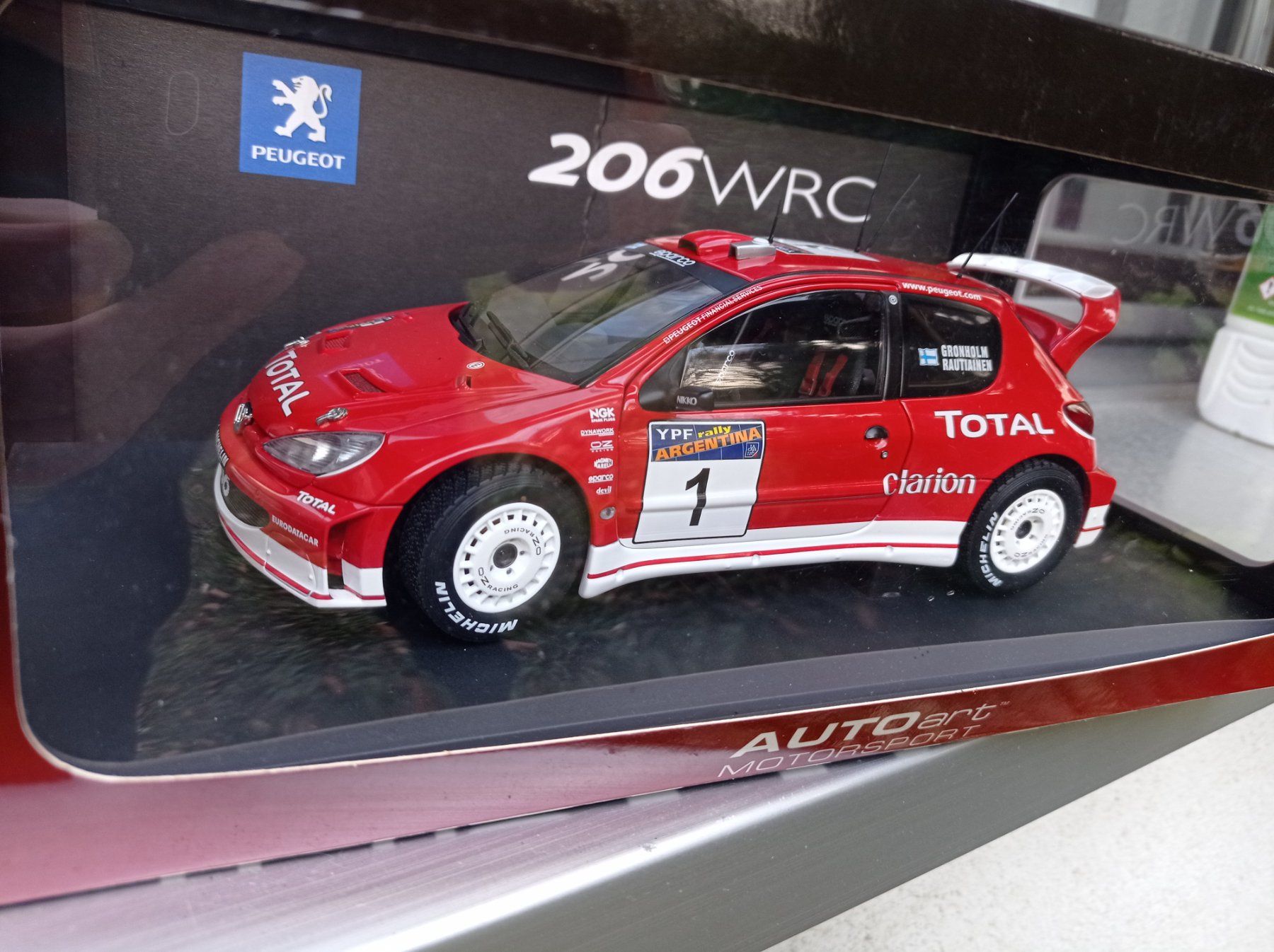 AUOTart製1/18 2002年プジョー206 WRC/ジルパニッツィー AUOTart製1/18