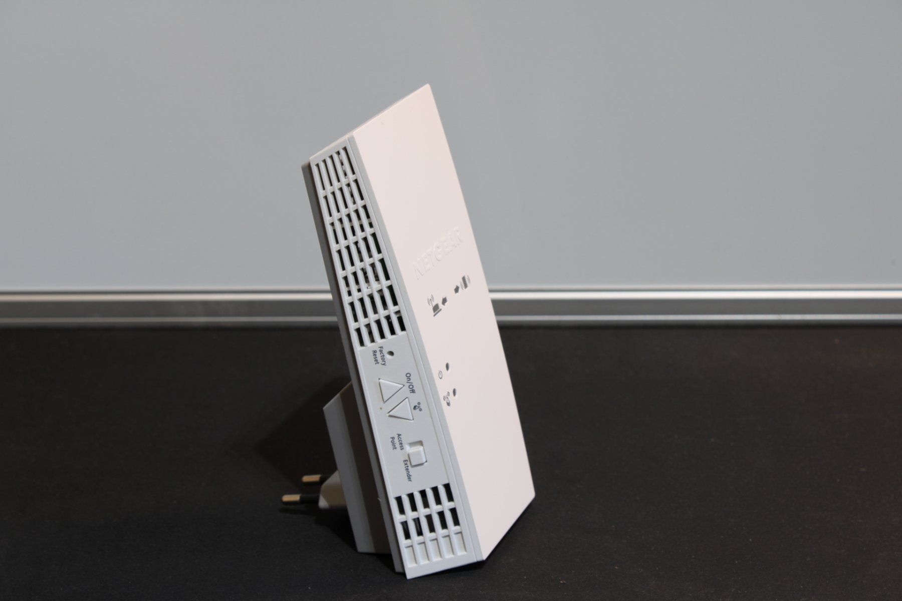 Netgear WiFi: NETGEAR AC1900 – WLAN Range Extender – Usato da Carabbia venduto da Harold.Barzenegger 1