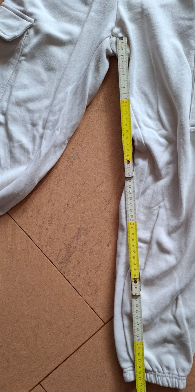 H&M Pantaloni: Trainingshose Mädchen  146 von H&M – Usato da Thun venduto da lede 2