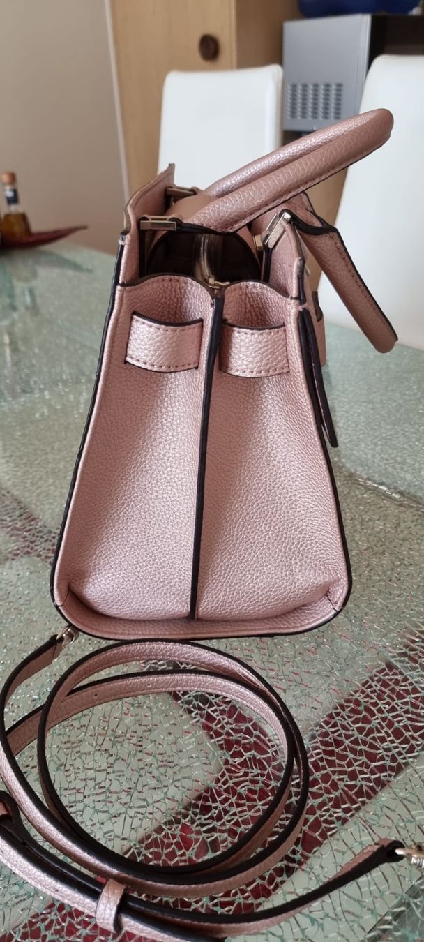 Guess Sacs femmes: Guess Handtasche – Neuf avec emballage d'origine à Luzern par Reni025 3