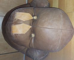 Vintage Lederhocker / Sitzhocker mit Knopfdetail Braun