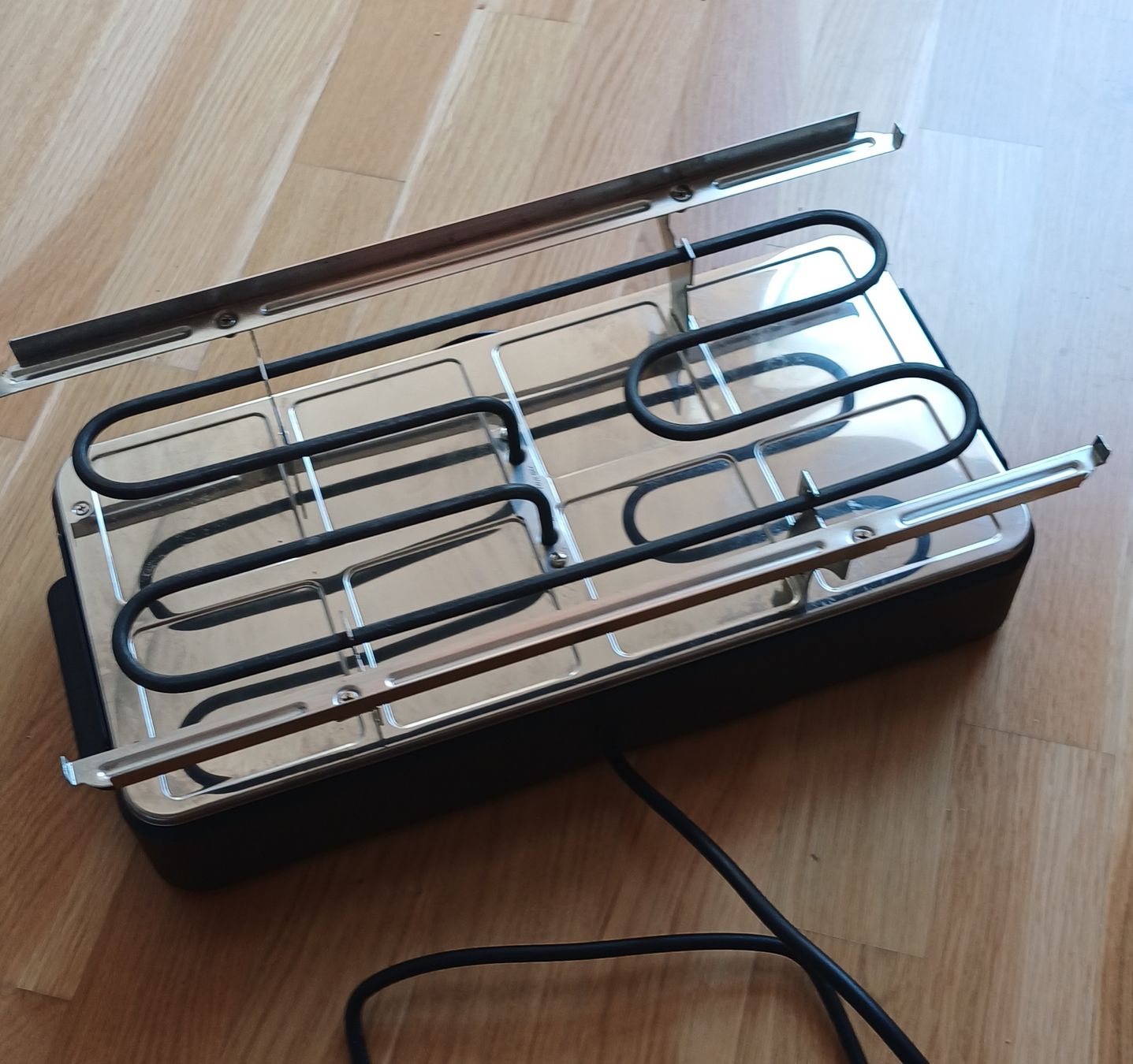 Griglie: Elektro Raclette Grill mit Zubehör – Usato da Pfeffikon LU venduto da SY-YoLo 2