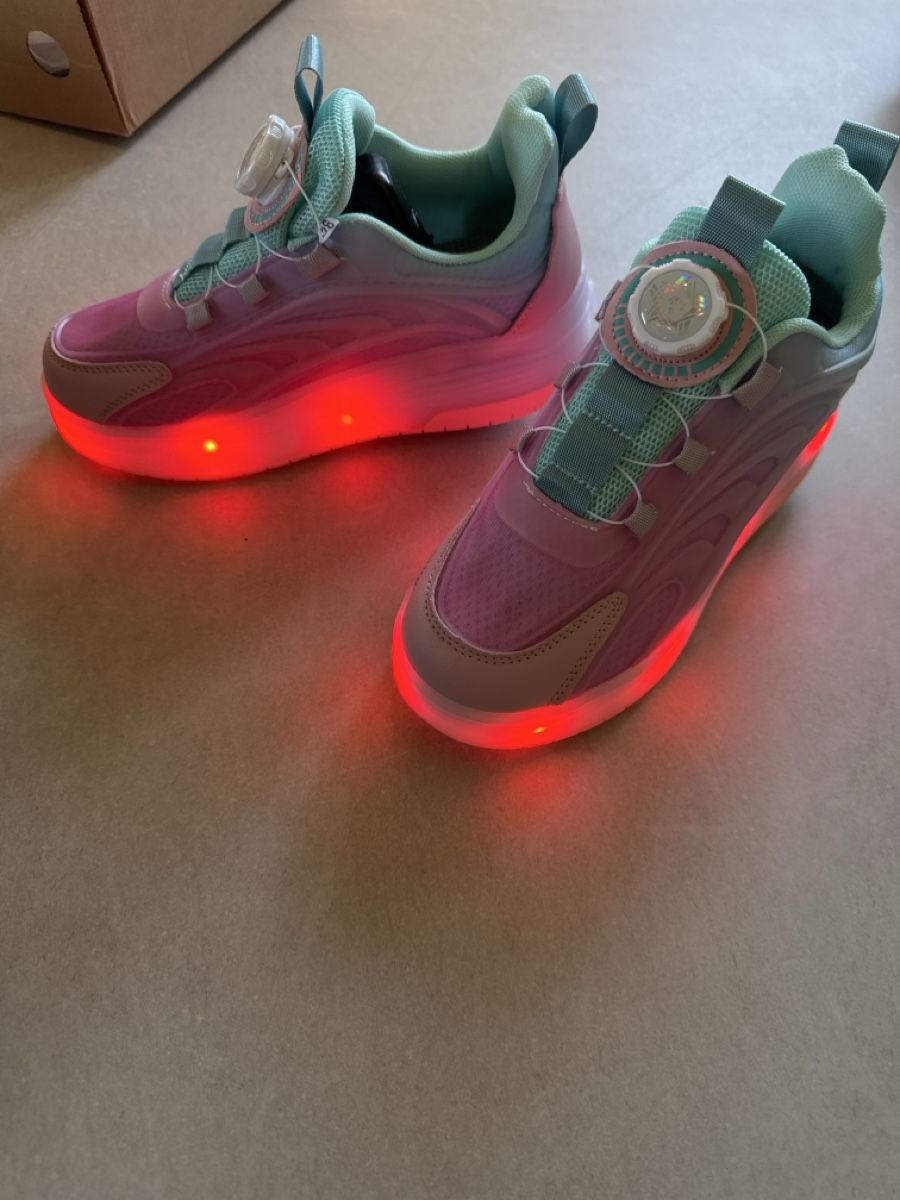 Pattini in linea & Pattini a rotelle: Rollschuh und/oder Heely mit LED Licht – Nuovo e nell'imballaggio originale da Zürich venduto da rak_t2vf 1