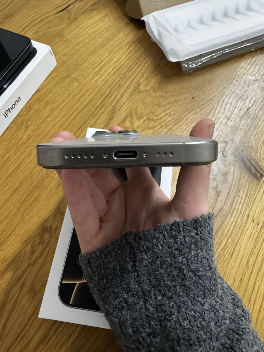 Apple Telefoni cellulari / Smartphones: iPhone 16 Pro Natural Titanium 128 GB mit Panzerglas – Usato da Winterthur venduto da Carbone76 2
