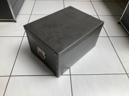 Aufbewahrungsbox mit Deckel und Griff gebraucht