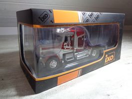 Ixo 1:43 LKW Camion Freightliner FLC 120 64 T avec vitrine