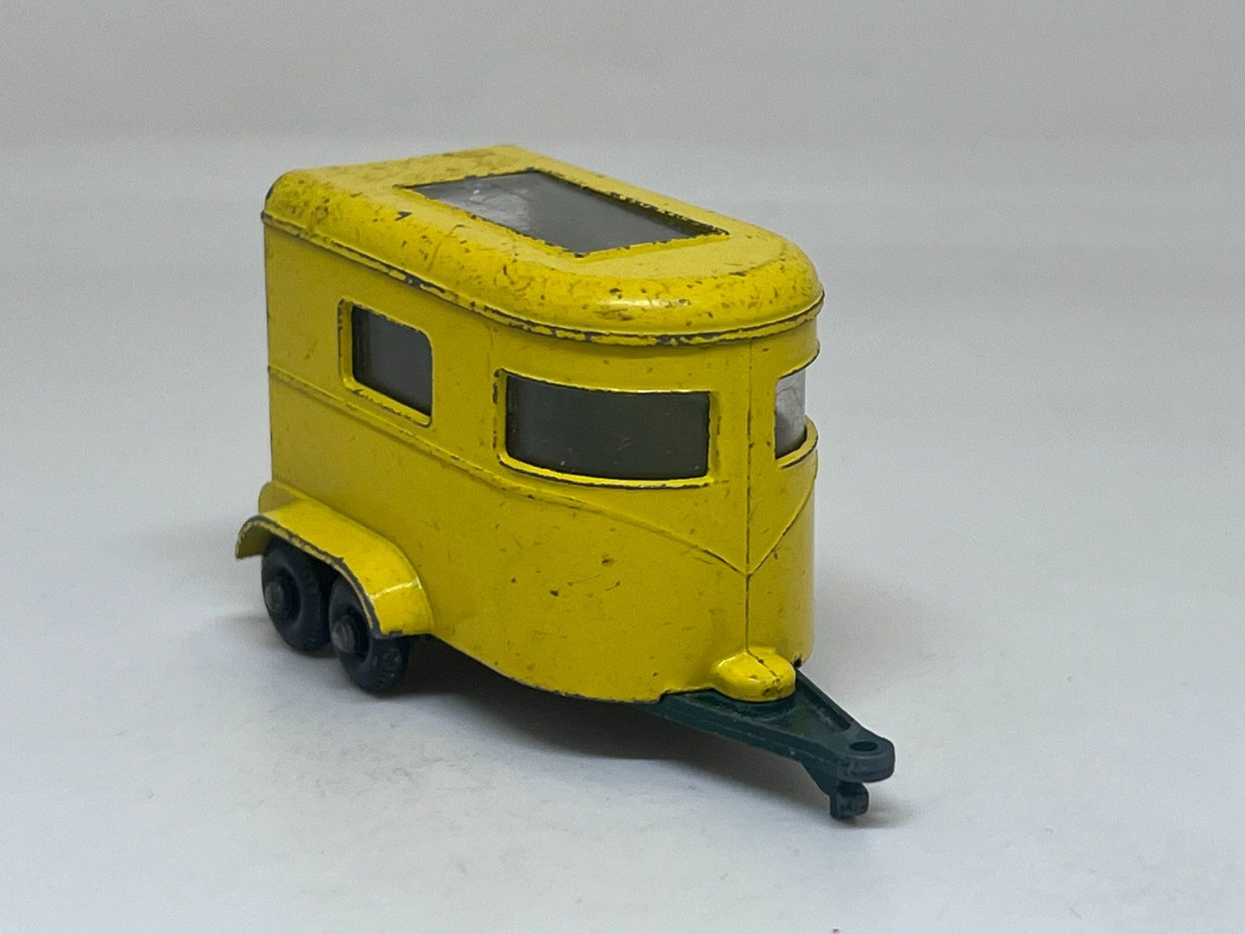 Matchbox Modellini d'auto: Matchbox Pony Trailer #459 – Usato da Wildegg venduto da LaaBoutique
