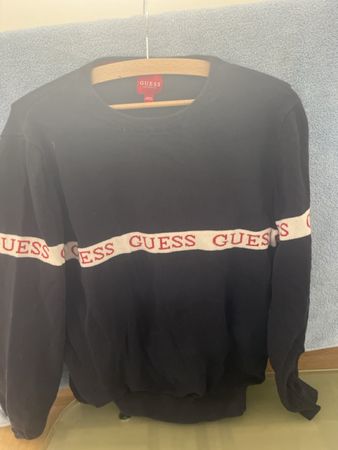 Pull GUESS noir, Taille M, parfait pour l'automne!