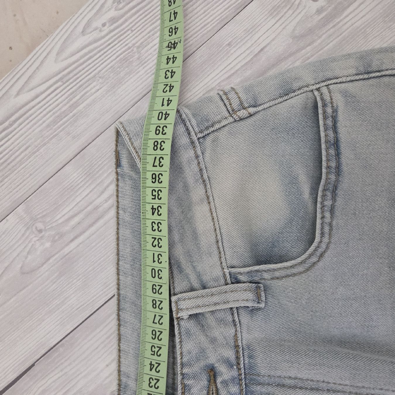 Jeans: Trendige, helle Jeans in Grösse L – Neu und originalverpackt aus Näfels von CH.Kchlineknopf 6