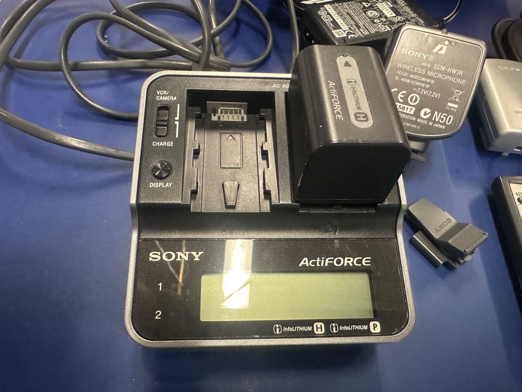 Sony Camcorder: Sony HD AVCHD Kamera mit Zubehör – Gebraucht aus Strengelbach von  1