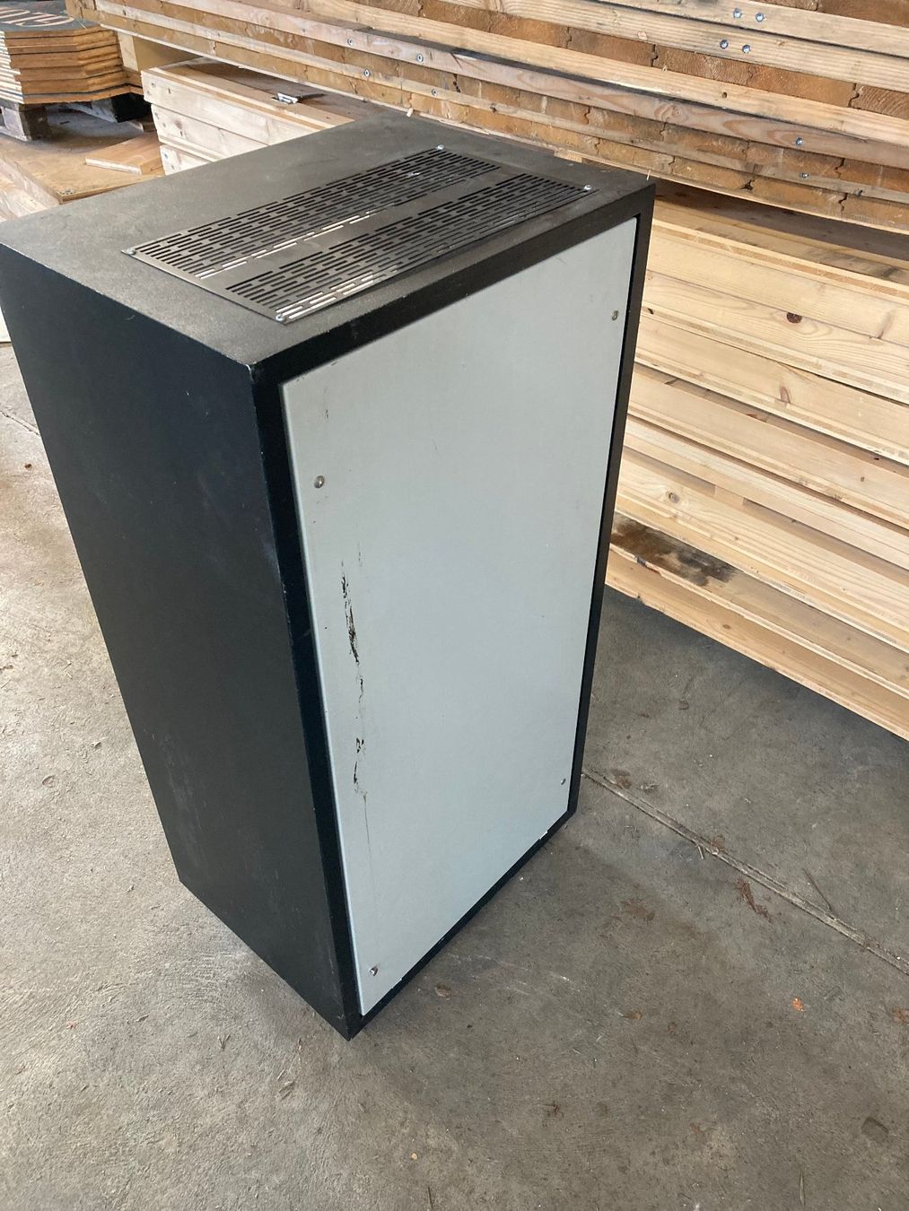 Altri accessori: 19" Rack / Geräteschrank – Usato da Aarau venduto da Atlantis7 3