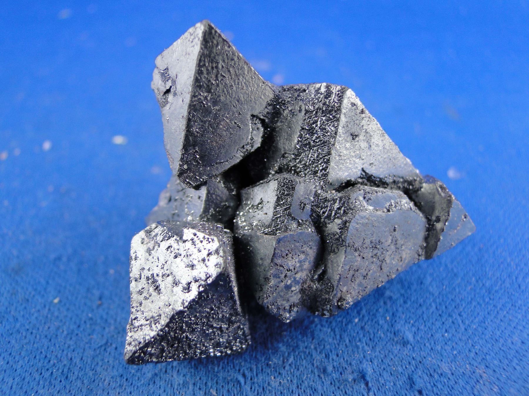 Minerali & Pietre curative: Haematit psm Magnetit – Usato da Schinznach Bad venduto da Demerald 1