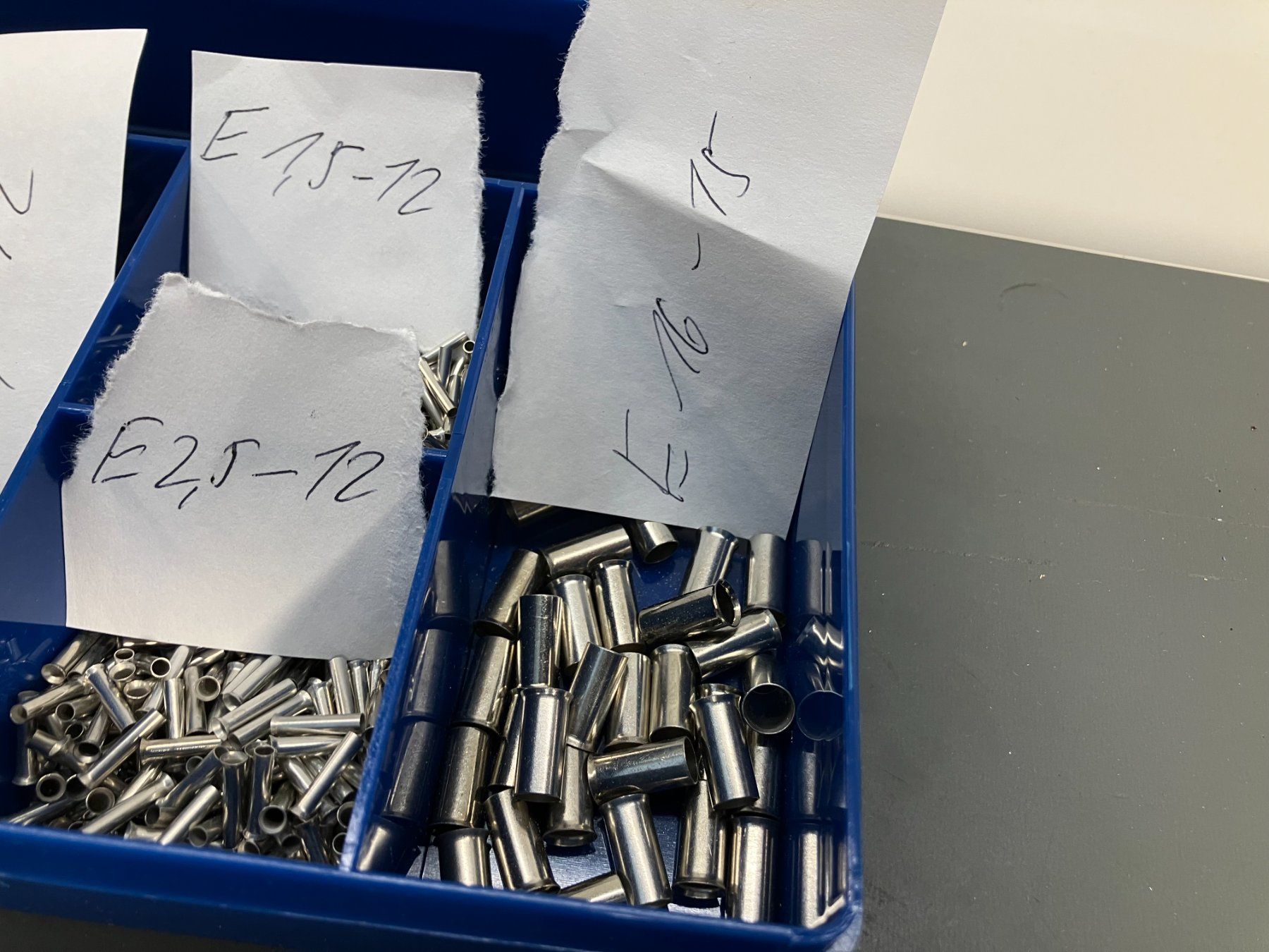 Alle Werkzeuge: Posten Anderendhülsen inkl. Sortierbox ab 1.- – Gebraucht aus Lichtensteig von Buy24International 1