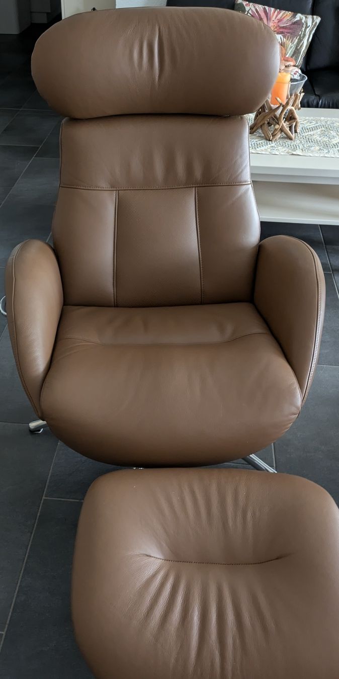 Pfister Poltrone: Bequemer Ledersessel mit Fusshocker – Nuovo (secondo la descrizione) da Bonstetten venduto da Sarah_Sunneschi