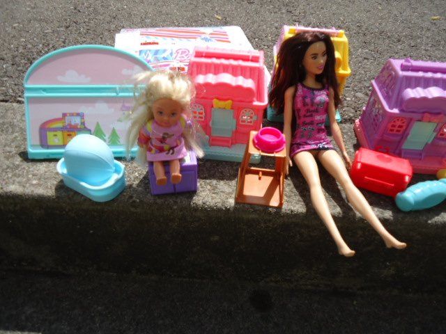 Puppen: Barbie set alles was auf Bilder ist – Gebraucht aus Zürich von liquidation-cobra 3