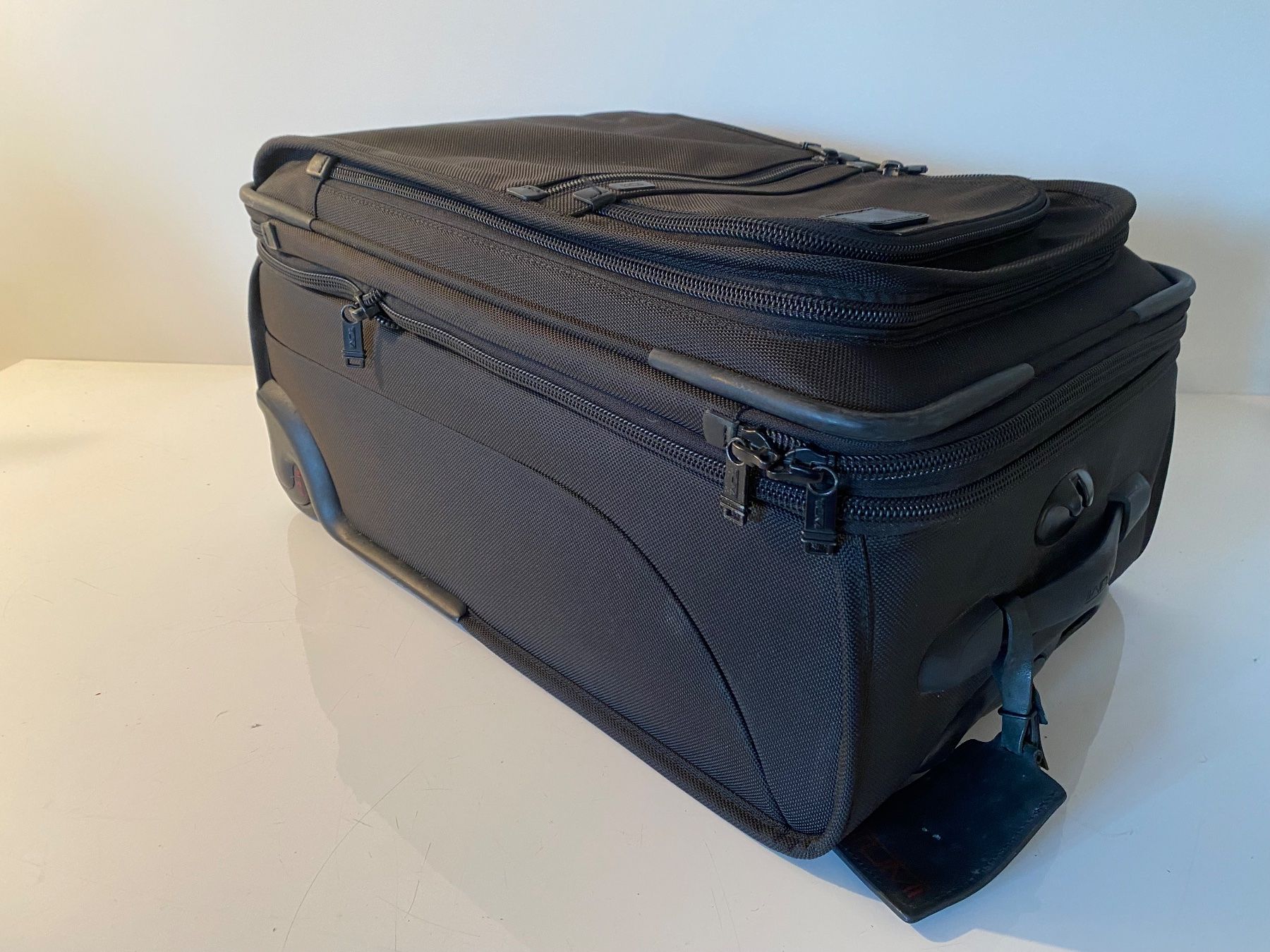 Tumi Reisekoffer: Gebrauchter Tumi Rollkoffer in gutem Zustand – Gebraucht aus Küssnacht am Rigi von Brockenhaus-Rigi 7