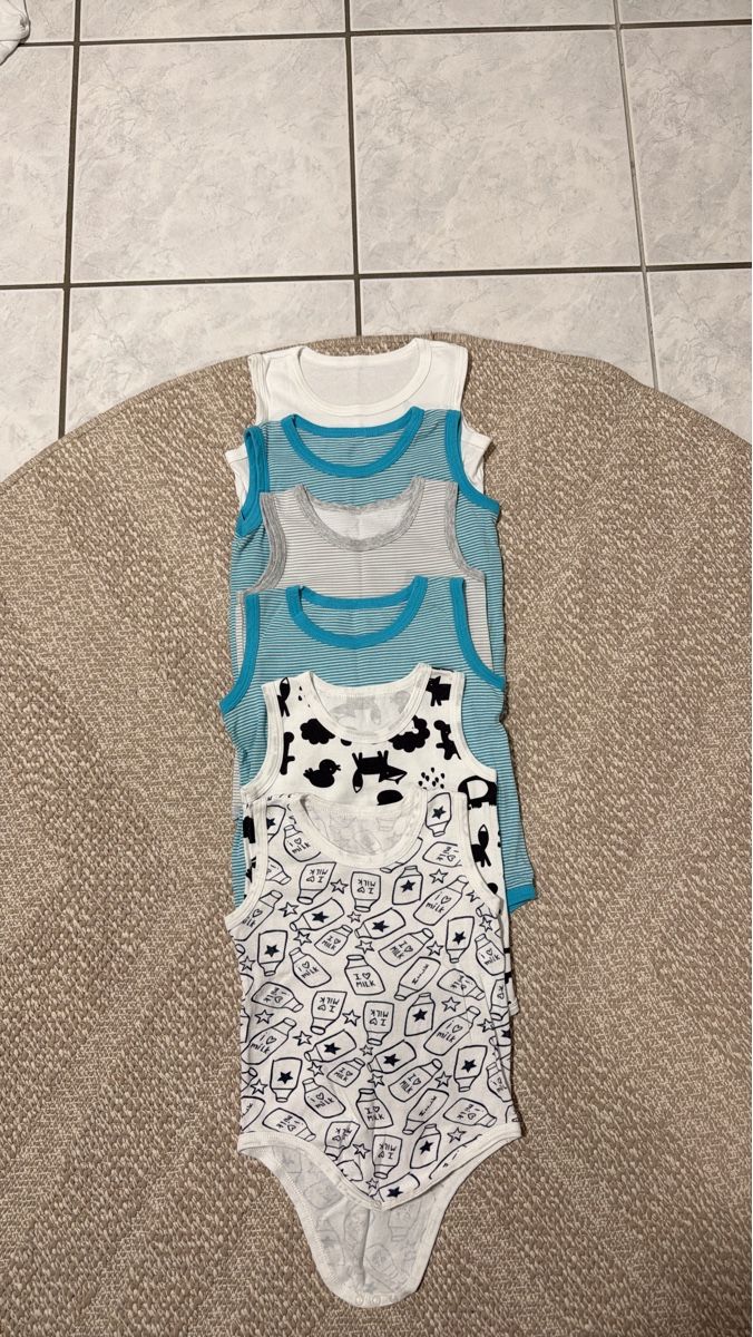 Biancheria intima: 6Baby bodysuit , Various Patterns, Size 3Y, 98-104 – Usato da Effretikon venduto da lio_gjr8