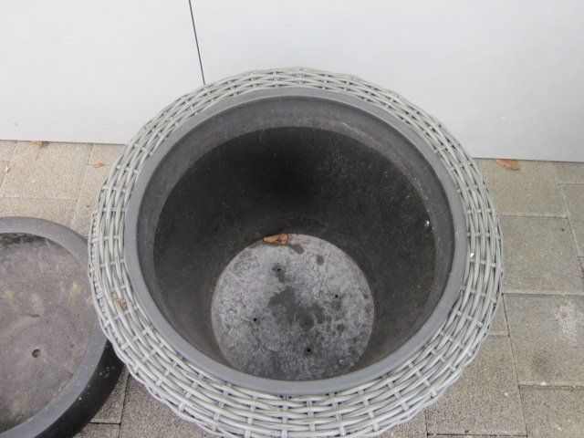 Pots de fleurs: Pflanzengefäss aus Rattan – D'occasion à Aarau Rohr par biene1988 1