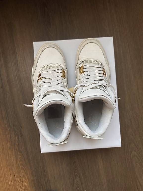 Jordan Chaussures hommes: Jordan 4 "Metallic Gold" (44.5) – D'occasion à Neftenbach par ami_vx8j 1