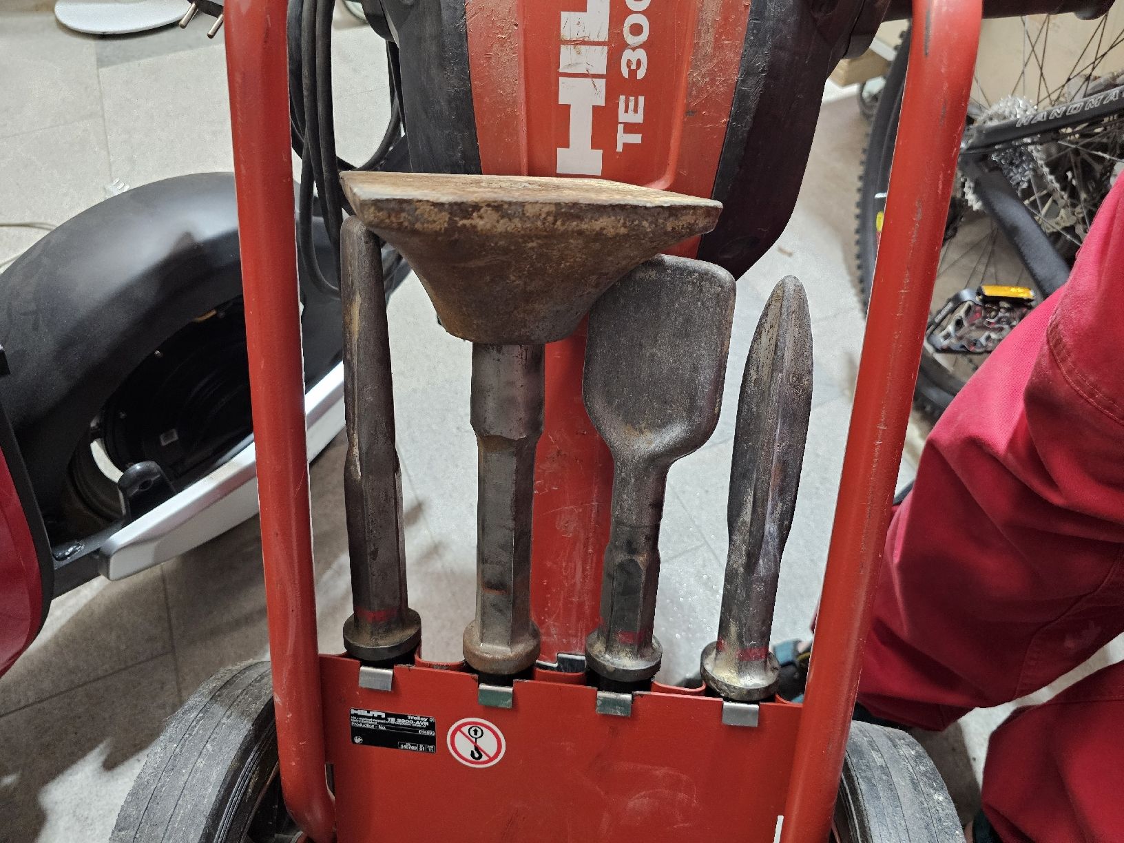 Hilti Tous les outils: Abbruchhammer Hilti  – D'occasion à Zürich par adi0111 1