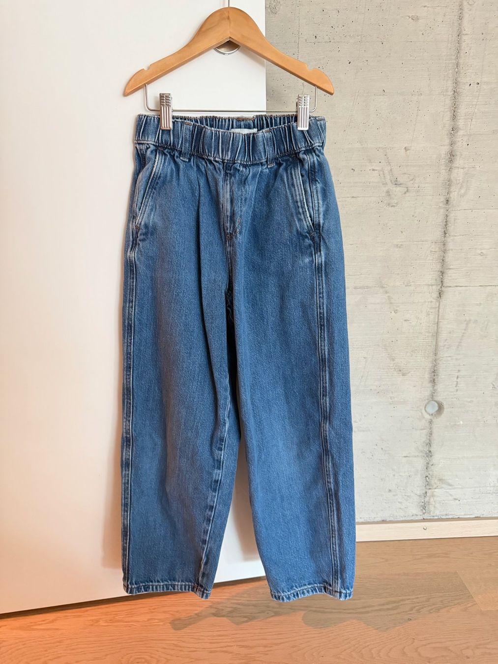 Arket Jeans: Arket Barrel Leg Jeans 134 – Usato da Zürich venduto da ClassyD 1