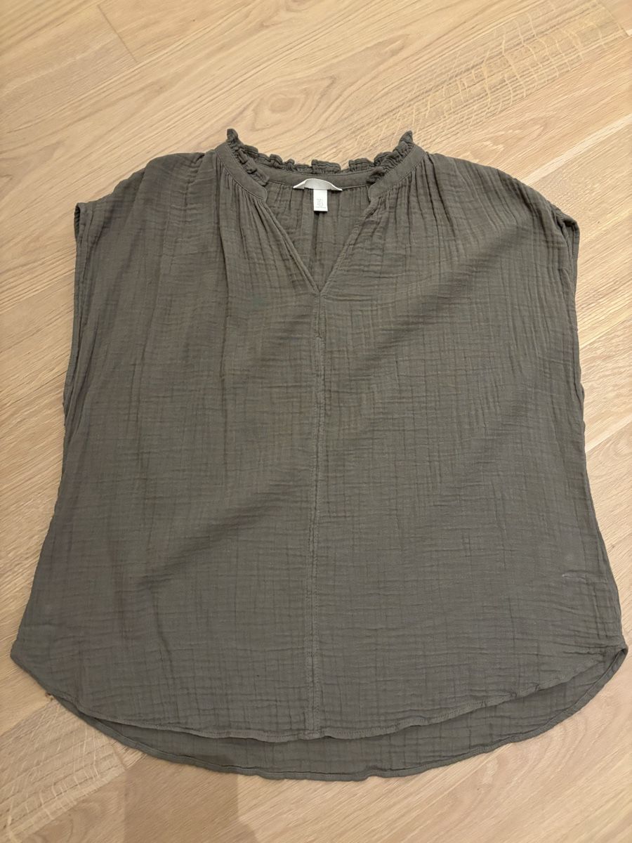 H&M Blusen: Musslinbluse oliv H&M Gr. L – Gebraucht aus Gwatt (Thun) von Bioethanol01