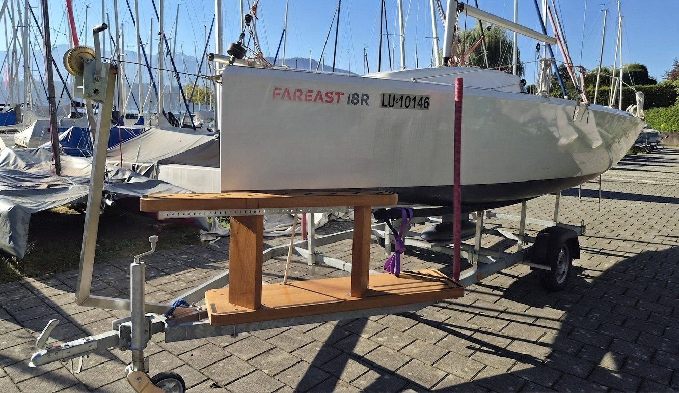 Fareast 18R inkl. Trailer, plus zwei Segelsätzen & Genacker (Gebraucht ...
