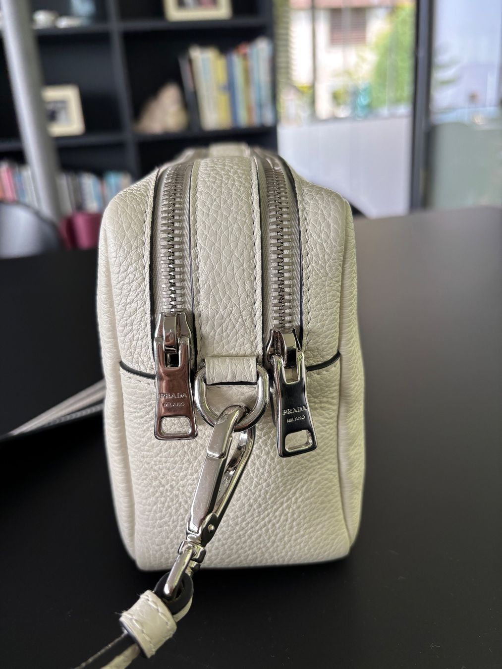 Prada Borse da donna: Prada Flou Crossbody Bag White – Nuovo (secondo la descrizione) da Biel/Bienne venduto da Eiskristall08 5