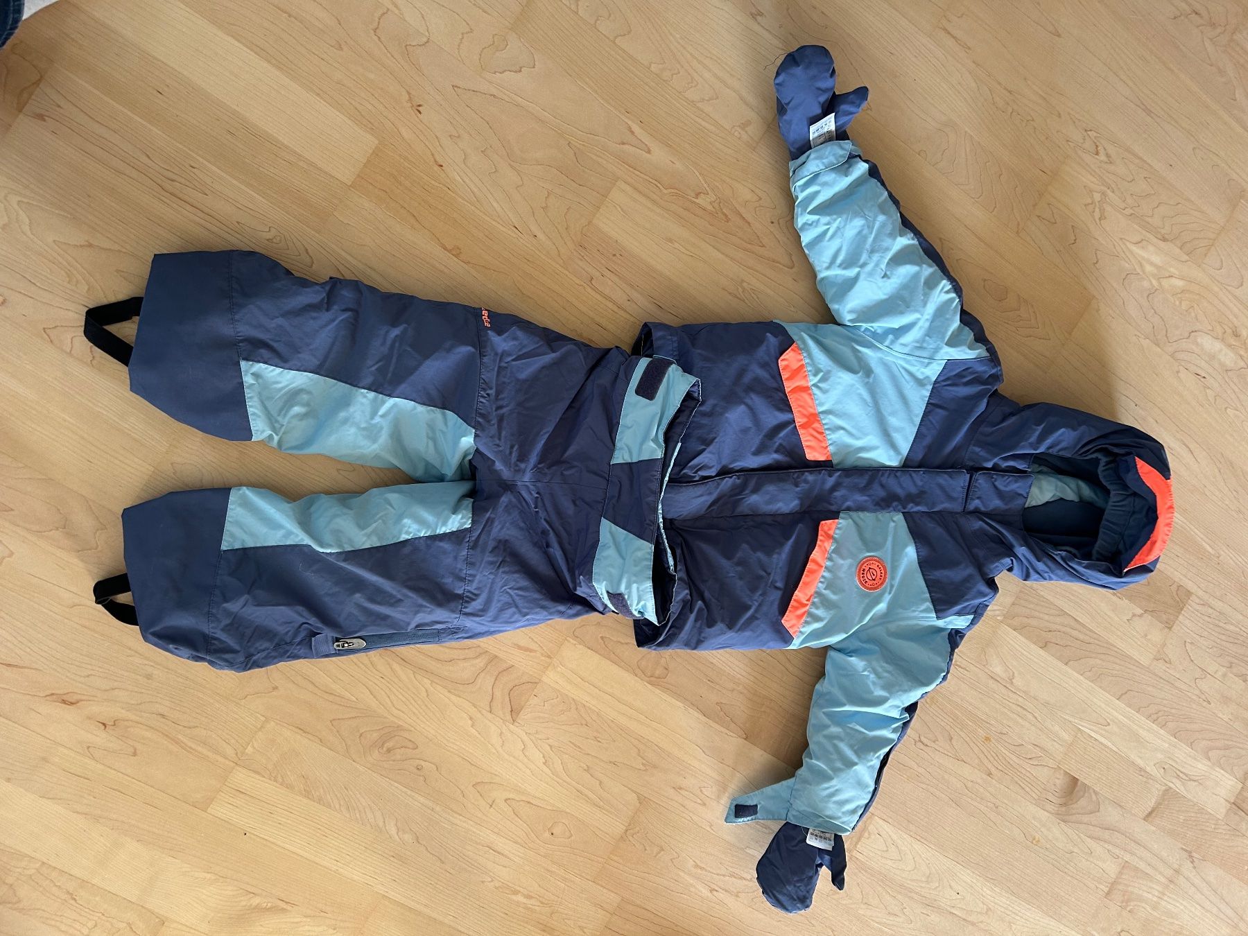 Completi: Schneeanzug 3teilig Gr.92-104 – Usato da Lyss venduto da kar_9qmr