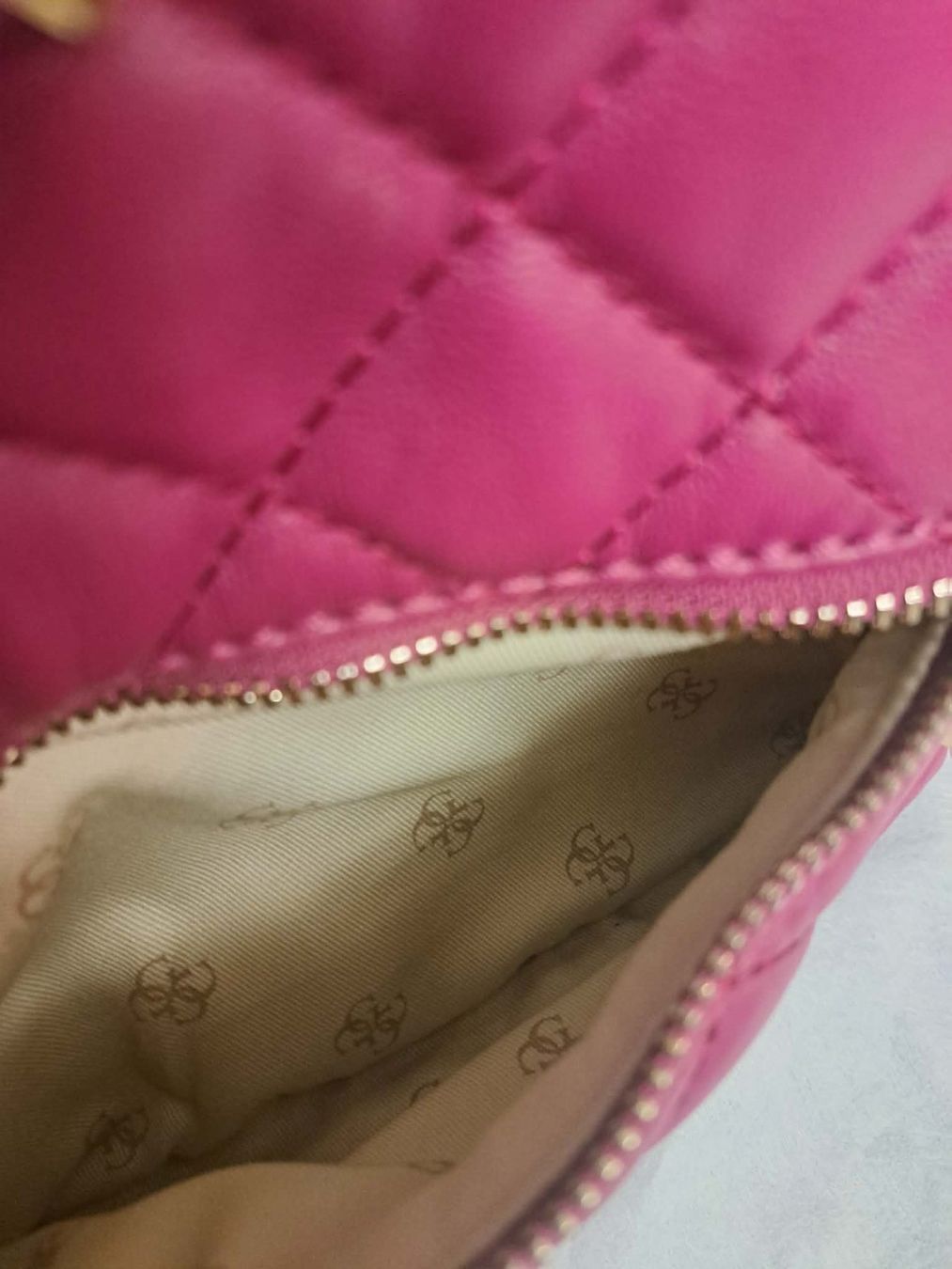 Guess Borse da donna: Rucksack Guess Berry – Nuovo (secondo la descrizione) da Sisseln AG venduto da schenk-figuren 1