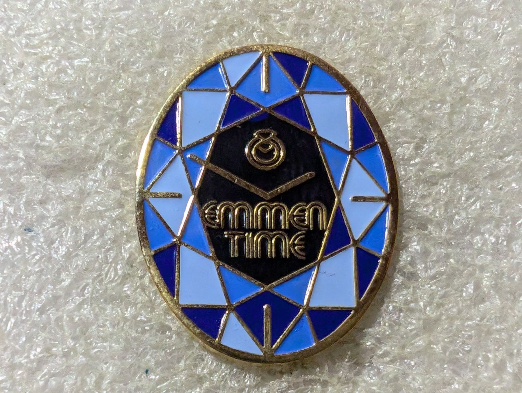 Placchette & Badge: Ansteckpin 61: Emmen Time – Usato da Oppligen venduto da Pin-Fall-Shop