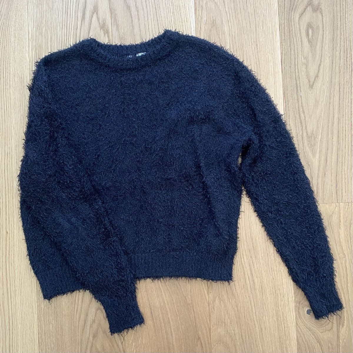 Maglioni & Felpe: Schwarzer Flausch-Pullover von H&M, Grösse S – Usato da Hinwil venduto da crn139