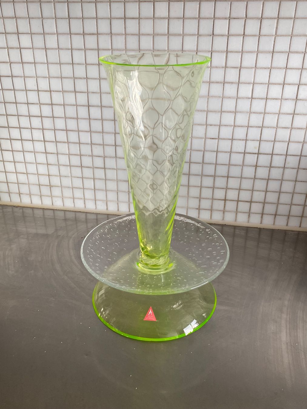 Vasi & Recipienti: Uranglas Postmoderne Vase aus Uraniumglas Borek Sipek Kunst – Usato da solothurn venduto da soko75