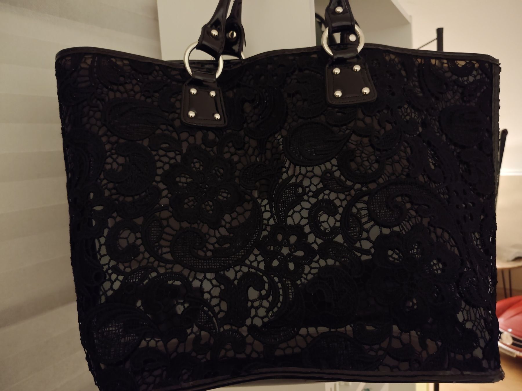 Taschen für Damen: Damen shopper schwarz mit Spitzenmuster  – Gebraucht aus Itingen von roo_6q2v