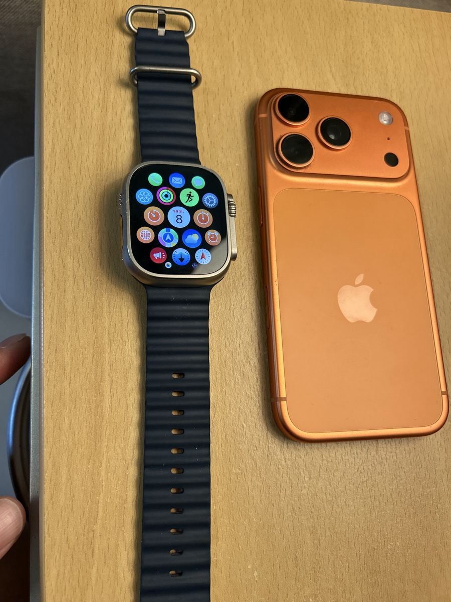 Apple Portables: IPhone 17Pro  256 GB + Apple Watch Ultra 2 – D'occasion à Oberweningen par Atlasbern