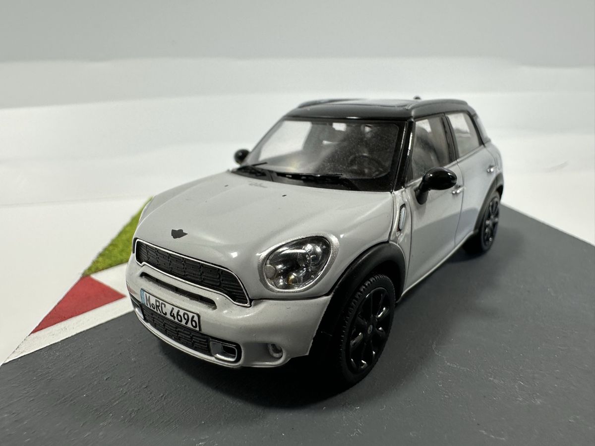 Schuco Modellini d'auto: Mini Cooper S 1:43, hellgrau-schwarz, SCHUCO – Usato da Zofingen venduto da rf9_x2xt