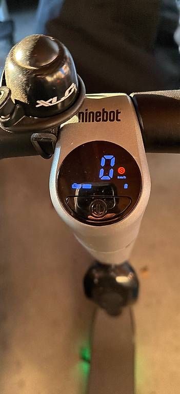 Segway Kickboard: Segway Ninebot ES2 – Usato da Oberentfelden venduto da Amorsa