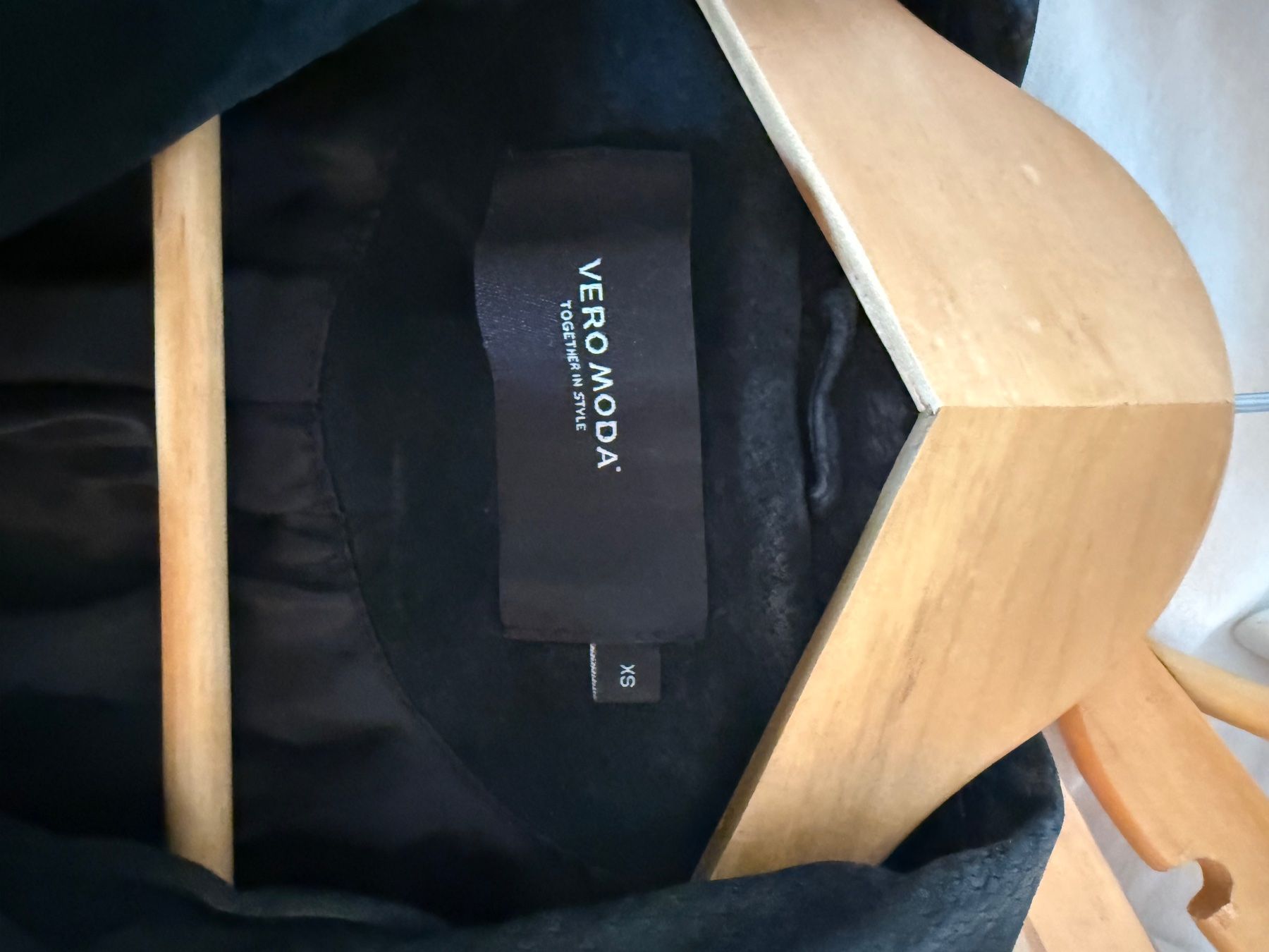Vero Moda Giacche: Vero Moda Bikerjacke Schwarz XS – Usato da Hornussen venduto da con_86dw 2